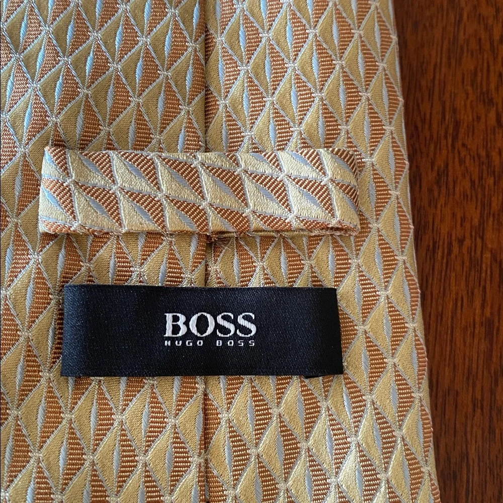 Hugo Boss Gold Geometric Men's Tie